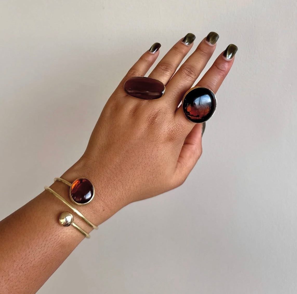 Amber stone set