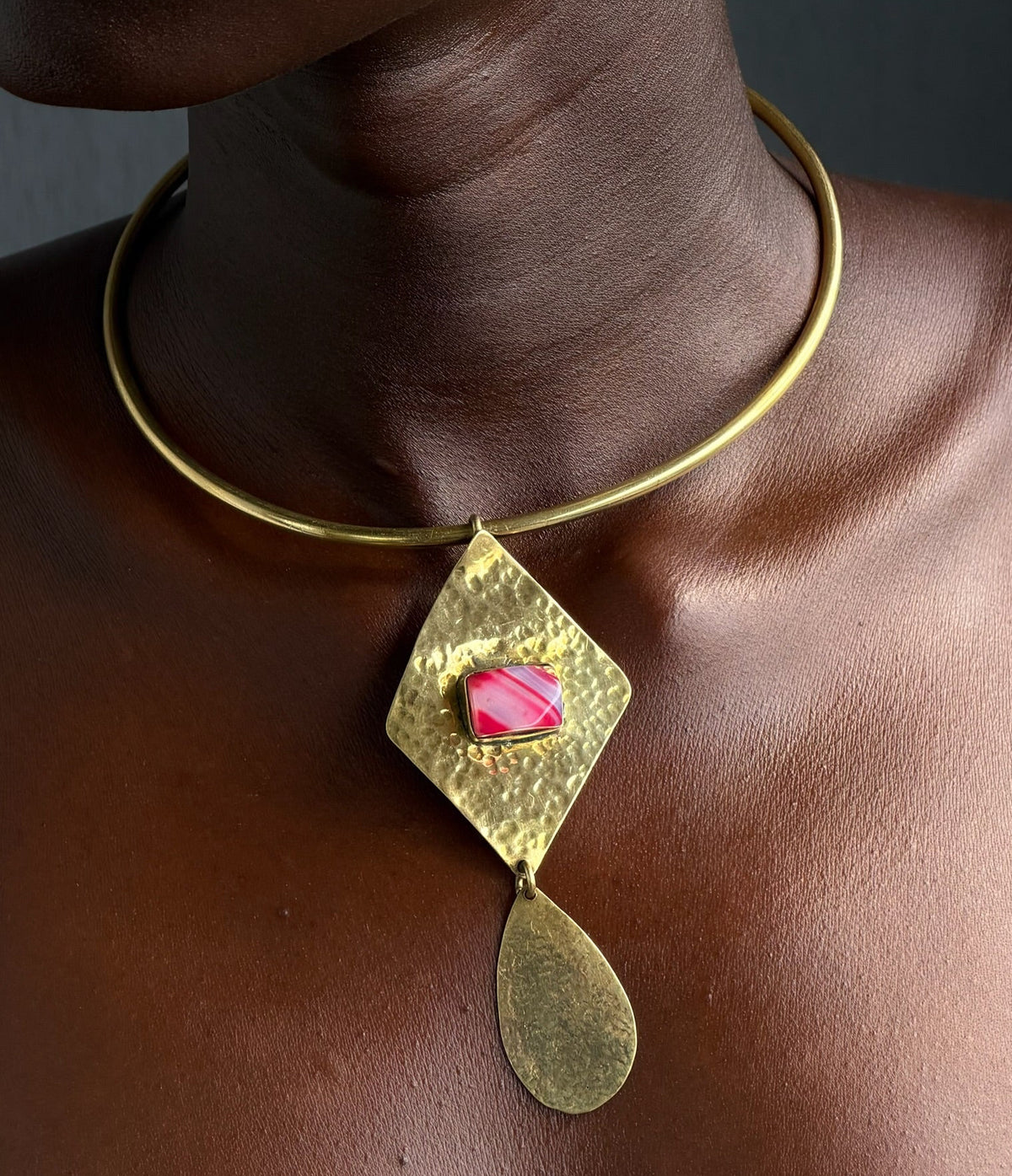 Almasi Neck Cuff