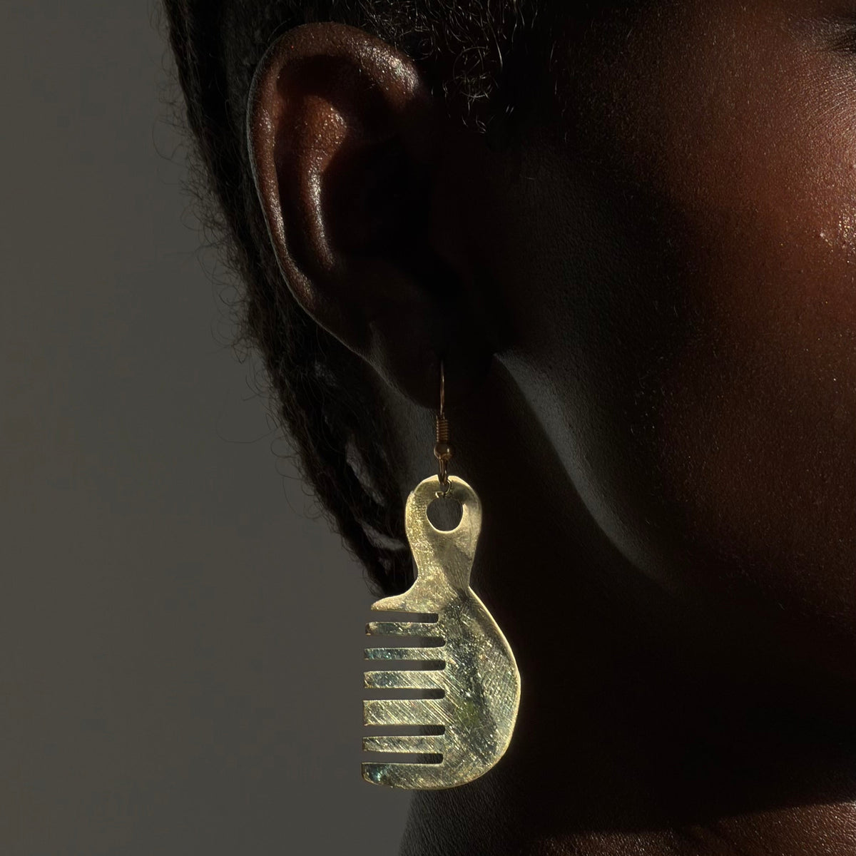 The Bai Comb Earring