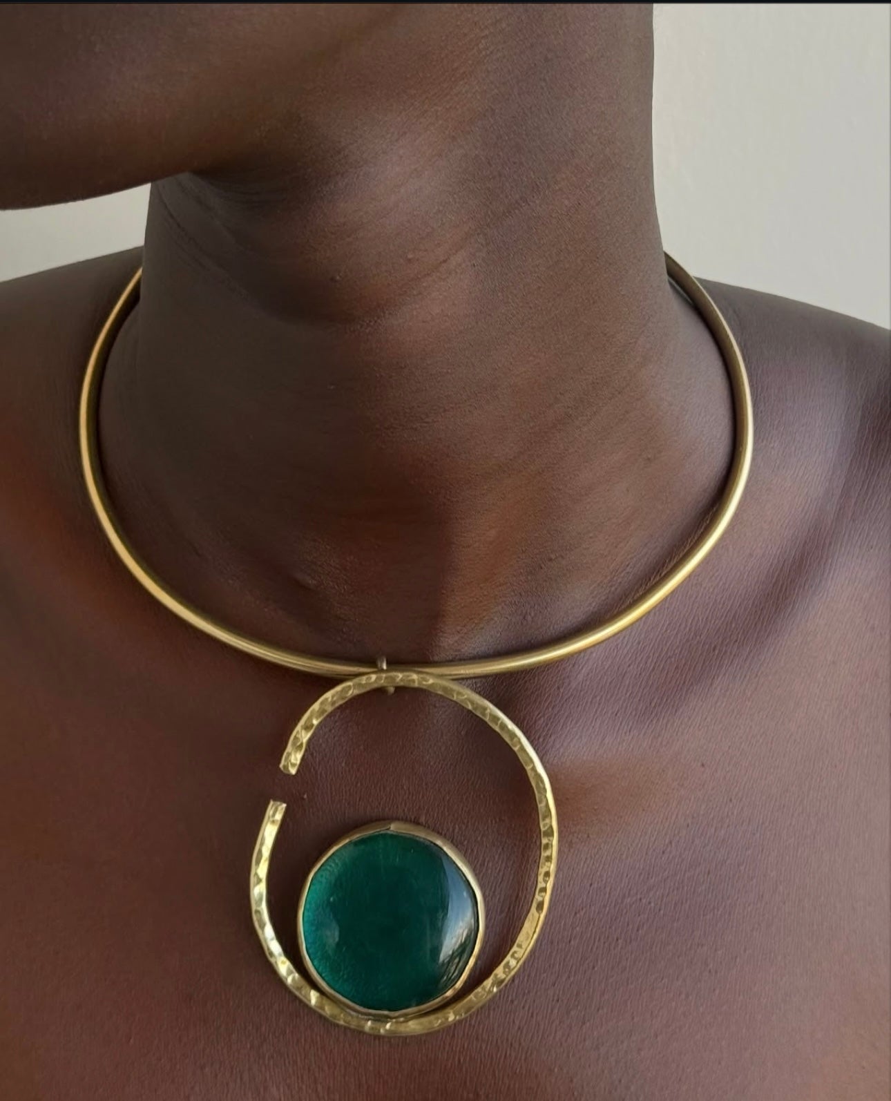 emerald stone neck cuff